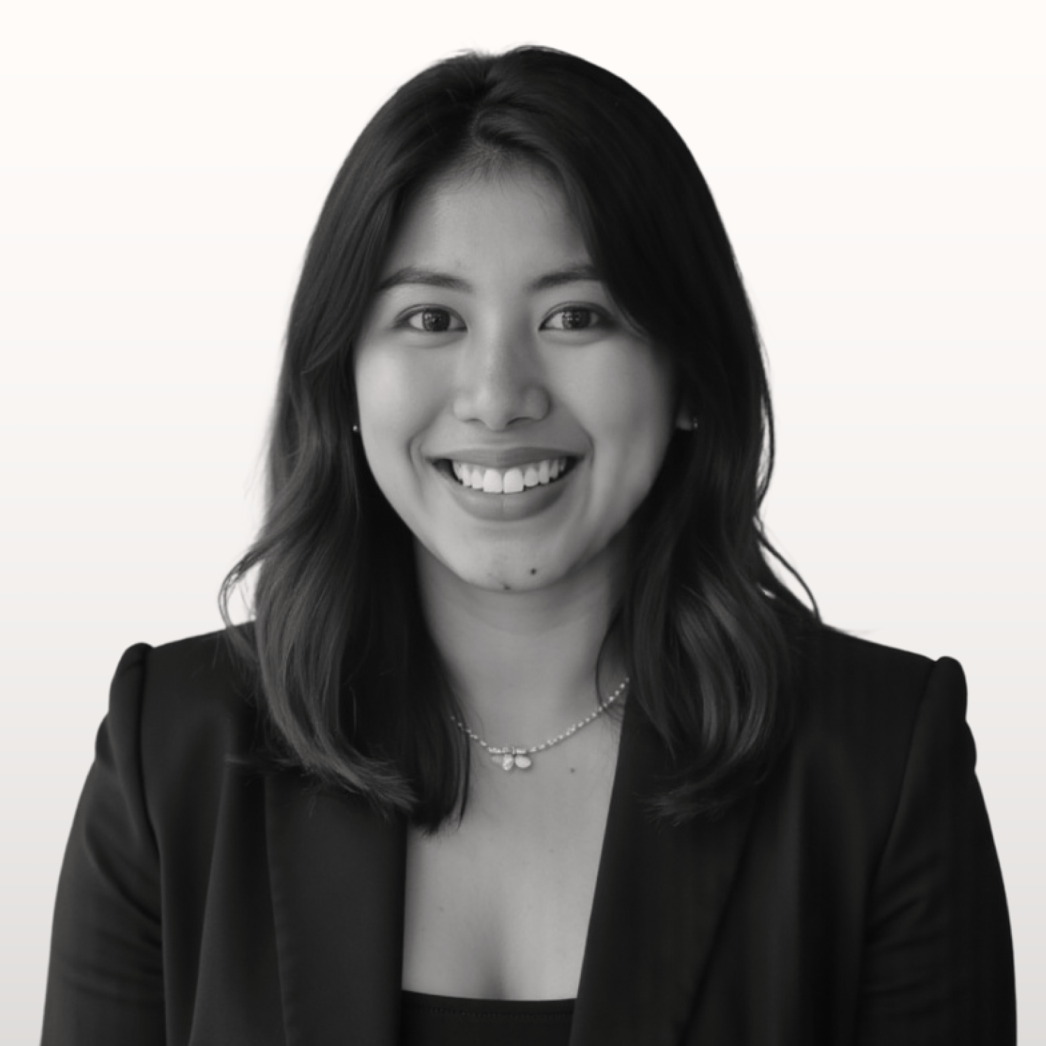 Employee=Alexis P., Color=White