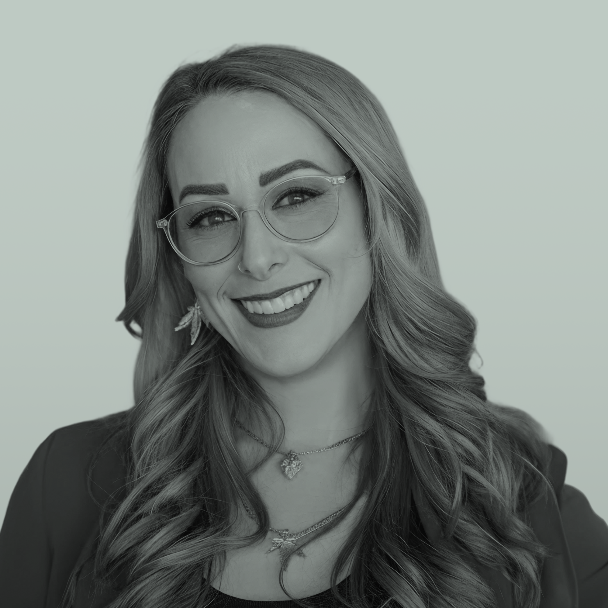 Employee=Luna Stower, Color=Green-1