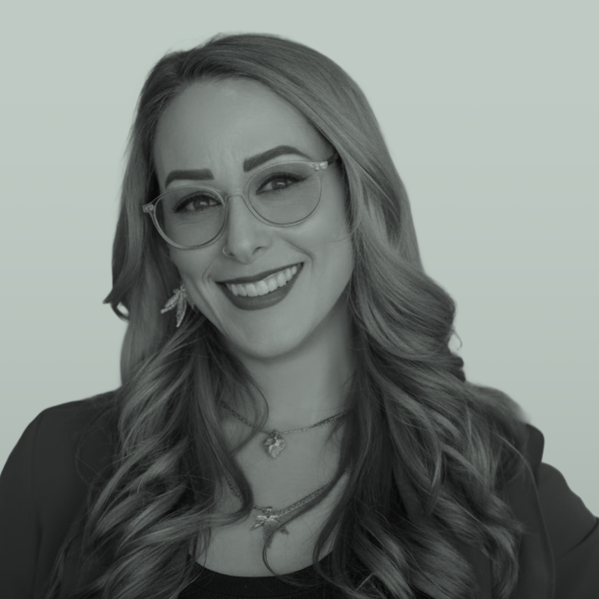 Employee=Luna Stower, Color=Green