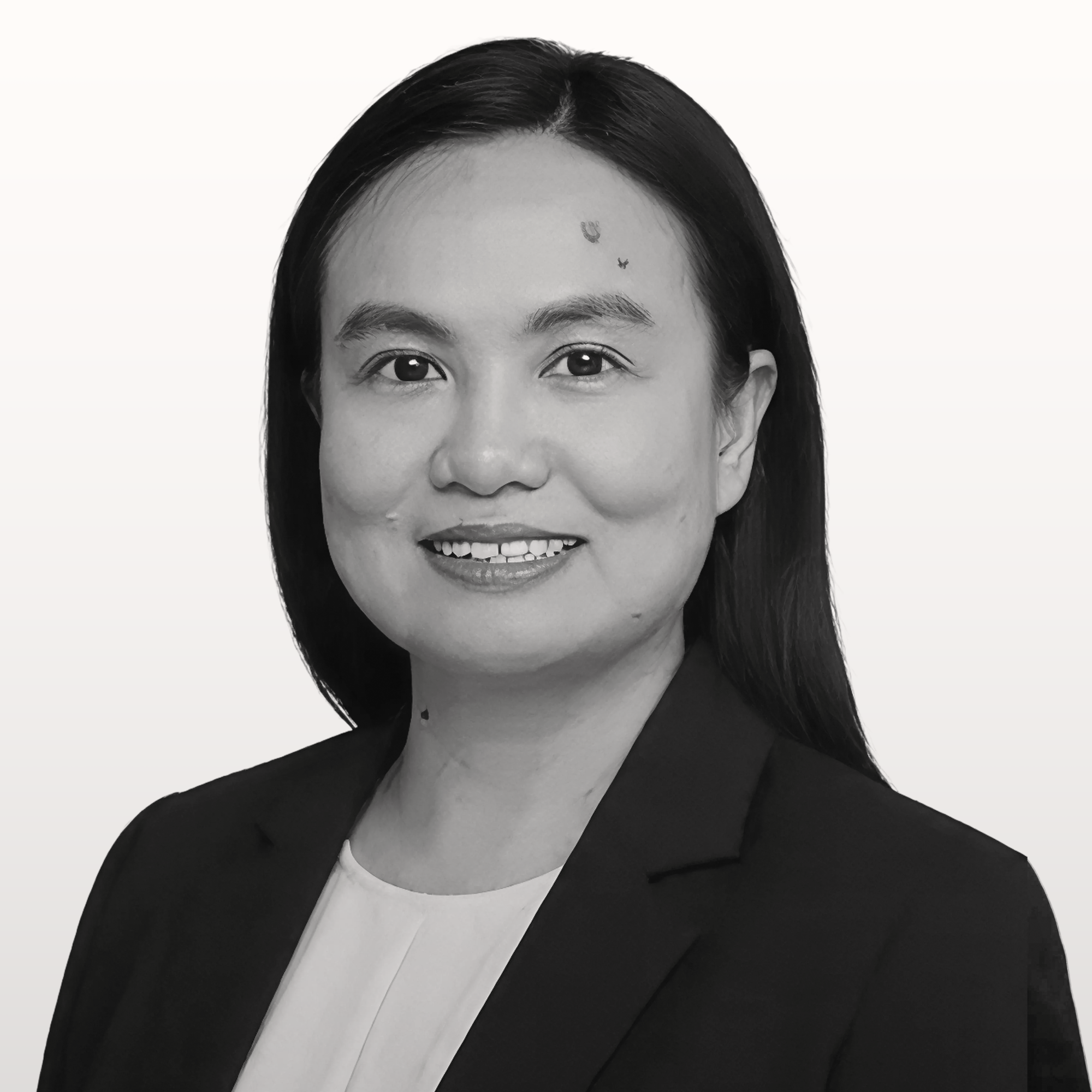 Employee=Zelle C., Color=White